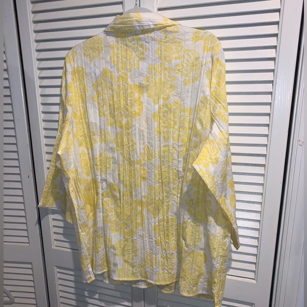 Denim & Co. White button up yellow floral shirt 1X - Picture 5 of 5